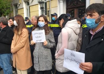 ბათუმში, მთავრობის სახლთან ოპოზიციის აქცია მიმდინარეობს