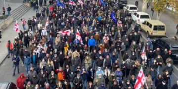 „ტრაგიკომიკური ვითარებაა, არბენინებენ წინ და უკან, ვერ გაიგეს რას ვაკეთებთ“ – აქციის მონაწილეები სამართალდამცვლებს კვალს ურევენ