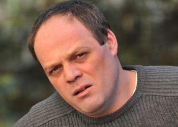 „მართლა გჯერათ, რომ “ნ ა ც ე ბ ს” რეალურად სურთ დაძაბულობის მოხსნა და იმიტომ მოითხოვენ მ ი შ ა ს სამოქალაქო საავადმყოფოში გადაყვანას?“ – ბაკურ სვანიძე