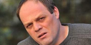 „მართლა გჯერათ, რომ “ნ ა ც ე ბ ს” რეალურად სურთ დაძაბულობის მოხსნა და იმიტომ მოითხოვენ მ ი შ ა ს სამოქალაქო საავადმყოფოში გადაყვანას?“ – ბაკურ სვანიძე