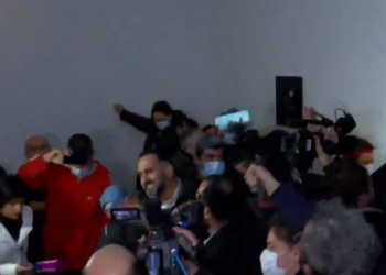 ოპოზიციის წარმომადგენლებს ბათუმის საკრებულო ძალის გამოყენებით დაატოვებინეს