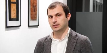 „10 ნოემბერს სააკაშვილს ჯერ კიდევ შეეძლო სასამართლოში მოსვლა, მაგრამ არ მოიყვანეს.. ელოდებოდნენ, ვიდრე ჯანმრთელობის მდგომარეობა უკიდურესად არ დამძიმდა“ – ბექა ბასილაია