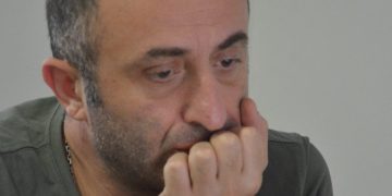 „პუტინის კმაყოფილებით სავსე დამცინავ ღიმილს რომ წარმოვიდგენ, ქოცნების პატარა კაცობა გულისამრევი ხდება“ – დაჩი გრძელიშვილი