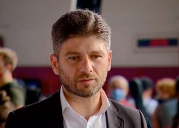 „ხელის მტევნები სულ დამტვრეული მაქვს. ბეისბოლის ჯოხს მირტყამდნენ, ხერხემალი დამიზიანეს“ – დაჩი ცაგურია ციხის პერიოდს იხსენებს