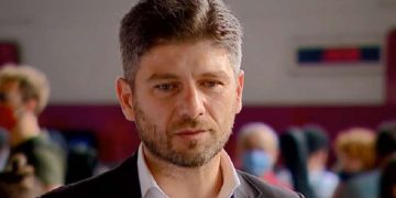 „ხელის მტევნები სულ დამტვრეული მაქვს. ბეისბოლის ჯოხს მირტყამდნენ, ხერხემალი დამიზიანეს“ – დაჩი ცაგურია ციხის პერიოდს იხსენებს