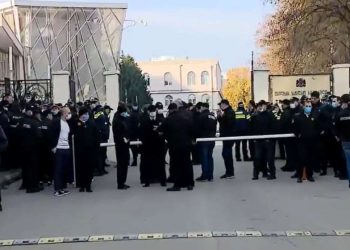 მიხეილ სააკაშვილი თბილისის საქალაქო სასამართლოში, სავარაუდოდ, უკვე გადაიყვანეს