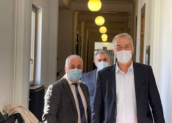 ელენე ხოშტარია, რომელიც მე-14 დღეა შიმშილობს, “ქართული ოცნების” დეპუტატებმა მოინახულეს