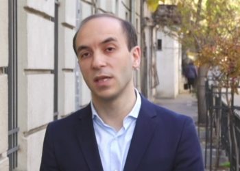 “სააკაშვილი უნდა გათავისუფლდეს და თავისუფლად მკურნალობის საშუალება მიეცეს” – ექსპრეზიდენტის ადვოკატი