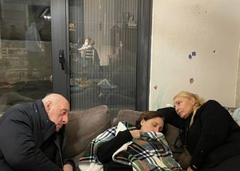 „სახლში და სიმყუდროვეში“ – ელენე ხოშტარიას დედა ემოციურ ფოტოებსა და ვიდეოს ავრცელებს