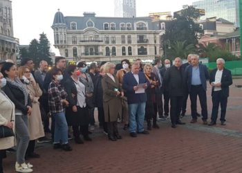 ექიმების მიმართვა ხელისუფლებას – “მოვუწოდოთ პრეზიდენტს, პარლამენტს, დაუყოვნებლივ განხორციელდეს სააკაშვილი გადაყვანა მულტიპროფილურ სამედიცინო დაწესებულებაში”