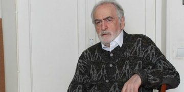 გელა ჩარკვიანი საბურთალოს სასაფლაოზე, მეუღლისა და შვილის გვერდით დაკრძალეს