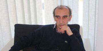 „რას ვთხოვთ ხალხს, ვისაც სამშობლოსათვის თავდადება ჰალსტუხის ჭამა და მტრისთვის შიშველი უკანალის ჩვენება ჰგონია?“ – გია გაბრიჭიძე