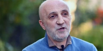 პრეზიდენტი ცდილობს ცოტათი გააკრიტიკოს მმართველი პარტია, მაგრამ მიხეილ სააკაშვილთან დაკავშირებით აბსოლუტურად სოლიდარულია ხელისუფლებასთან – გია ხუხაშვილი