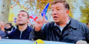 „ეს ტიპი იყო ქალაქის მერი. არ იცის, რომ მარცხენა და მარჯვენა სანაპიროების ალტერნატიული მარშრუტები არ არსებობს?“ – ამირან სალუქვაძე