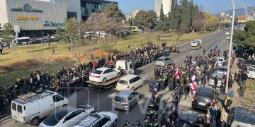 საქალაქო სასამართლოსთან, აღმაშენებლის ხეივანზე ტრანსპორტის მოძრაობა აღდგენილია