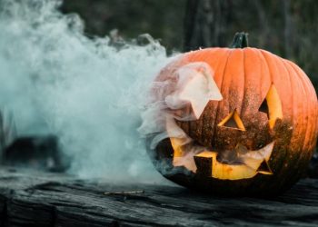 სროლა აშშ-ში – ჰელოუინის დღესასწაულზე სულ მცირე 12 ადამიანი დაიღუპა, 52 კი დაშავდა