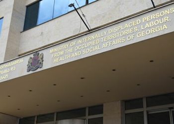 “ოცნება კლავს” – ჯანდაცვის სამინისტროსთან აქცია გაიმართა