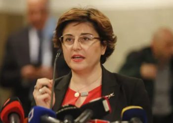 „არ ვეთანხმები და არ ვფიქრობ, რომ ბრძოლის ველიდან გვერდზე გადგომა სწორია“ – ხათუნა სამნიძე ზურაბ ჯაფარიძისა და მამუკა ხაზარაძისთვის სადეპუტატო უფლებამოსილების შეწყვეტას აფასებს