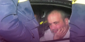 თბილისის იზოლატორები გადავსებულია – შსს-ს აქციაზე დაკავებულები ერთი ქალაქიდან მეორეში დაჰყავს