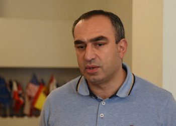 „ნაცობა ტეხავს ყველამ იცის, მაგრამ ყველაზე მეტად რომ ღალატი ტეხავს, კიდევ ვერ გაიგო გიორგი გახარიამ?“ – ლადო ბოჟაძე