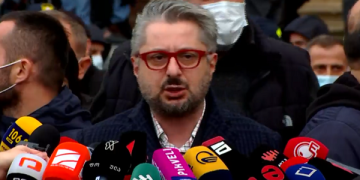 „მიხეილ სააკაშვილის შიმშილობის შეწყვეტა კიდევ უფრო კვალიფიციური პერსონალის პირობებში რომ არ მოხდეს, იგი გარდაიცვლება“ – ნიკა გვარამია