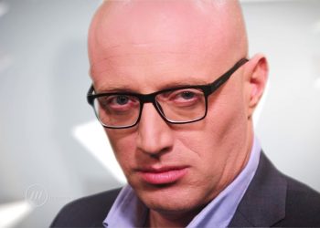 „ბიძინამ, ანუ რუსულმა პროპაგანდამ ხალხი ნელ-ნელა შეაჩვია, რომ მიშა არის გიჟი, ნარკომანი, რუსეთის კაცი, მკვლელი, მოძალადე, ქალებს აუპატიურებს, აჭამს ძუძუებს, ცოლი ყიდის ადამიანის ორგანოებს და ა.შ“ – ნიკა ქავთარაძე