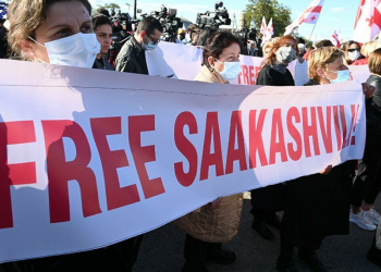 სააკაშვილის სამოქალაქო კლინიკაში გადაყვანის მოთხოვნით ვაჟა-ფშაველას გამზირზე ოპოზიციის აქცია მიმდინარეობს