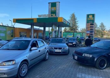 ოზურგეთში მძღოლები საწვავის ფასს აპროტესტებენ