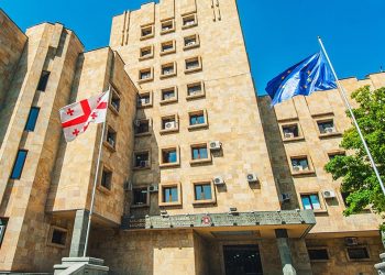 პროკურატურამ დიდი ოდენობით თანხების მოტყუებით დაუფლების ფაქტზე ერთი პირი დააკავა