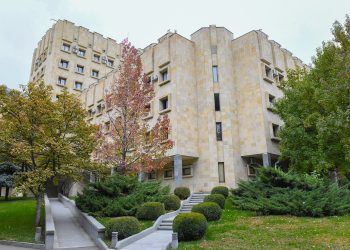 პროკურატურის მიერ წარდგენილი მტკიცებულებების საფუძველზე, მეუღლის მიმართ წამების ფაქტზე ბრალდებულს 9 წლით თავისუფლების აღკვეთა მიესაჯა