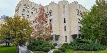 პროკურატურის მიერ წარდგენილი მტკიცებულებების საფუძველზე, მეუღლის მიმართ წამების ფაქტზე ბრალდებულს 9 წლით თავისუფლების აღკვეთა მიესაჯა