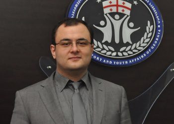 (ვიდეო) – “პატრულს დაურეკეთ”, “გოგონა, ხელი მოგტეხოთ?” – იუსტიციის მინისტრის პირადი შეხვედრა სამუშაო საათების დროს – რა მოხდა რესტორანში