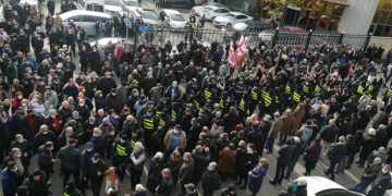 სასამართლოსთან მიმდინარე აქცია გასცდა მშვიდობიანი შეკრების კანონით დასაშვებ ნორმებს, დავაკავეთ 15 პირი – შსს-ს სპეციალური განცხადება