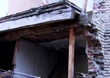 თბილისში ავარიული სახლის ჭერი ჩამოიშალა –  “4 ბავშვია ჩემ ოჯახში, ყოველ დილით ვიღვიძებთ შიშით”