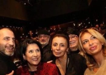 “რატომ არ მომტყდა ფეხი, შენს ინაუგურაციას რომ დავესწარი” – სიჭინავა ზურაბიშვილს