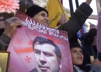 „ვარდების რევოლუციის“ მე-18 წლისთავზე თავისუფლების მოედნიდან ვარდების მოედნამდე ცოცხალი ჯაჭვი მოეწყობა