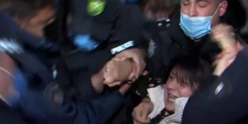 ზუგდიდის საკრებულოს სხდომათა დარბაზიდან მოშიმშილეები ძალის გამოყენებით გაიყვანეს