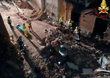 იტალიაში, შენობის ნანგრევებიდან 3 ცხედარი ამოასვენეს, 6 ადამიანს ამ დრომდე ეძებენ