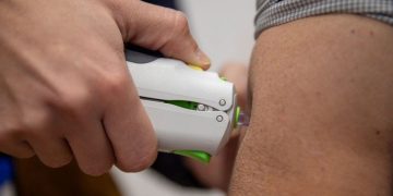 ბრიტანეთში ცდიან COVID-19-ის ახალ ვაქცინას, რომელსაც ორგანიზმში ნემსის გარეშე შეიყვანენ