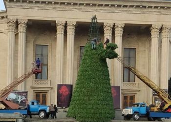 “TESLA-მ ჰუმანოიდი რობოტი შექმნა და ქუთაისში ნაძვის ხის ნაცვლად წელსაც ხელოვნურ საფარიანი სტადიონი გვექნება … ” – ფოტო