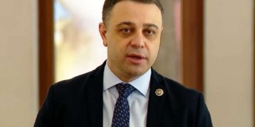 რა, არ უნდა იყოს? — ღუდუშაური ისტორიის სახელმძღვანელოში ივანიშვილის ბიოგრაფიის შეტანაზე