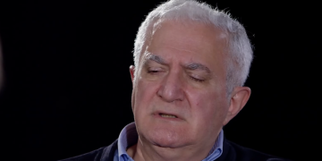 „გაჩერდა ჩემი ცხოვრება ერთხელ… მოხდა ეს მძიმე ავარია. საჭესთან ხომ ჩემი შვილი იჯდა“ – ამირან გამყრელიძე (ვიდეო)