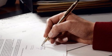 საბერძნეთში ქალმა მილიონი ევრო დამხმარე ემიგრანტს დაუტოვა – ნათესავები ანდერძის გასაჩივრებას აპირებენ