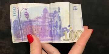 “ბიჭმა რუსთაველზე გოგოს აბადოკის არჩევა მთხოვა და ყალბი 100 ლარიანი შემომაჩეჩა…”