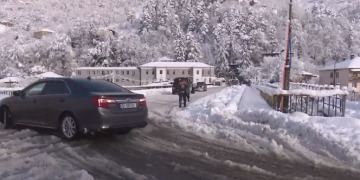 უამინდობა აჭარაში – ძლიერმა შტორმმა პირსის ნაწილი დაანგრია