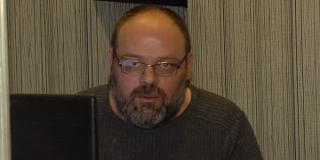 „მხარს ვუჭერო” რომ იძახი და თან “ჟურნალისტი” რომ გქვია შეჩემისმედიავ! იქნებ და დ ა მ ნ ა შ ა ვ ე ა, რა იცი?“ – ბაკურ სვანიძე