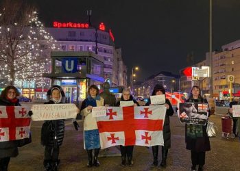 ბერლინში, ქართველმა ემიგრანტებმა მიხეილ სააკაშვილის მხარდამჭერი აქცია გამართეს