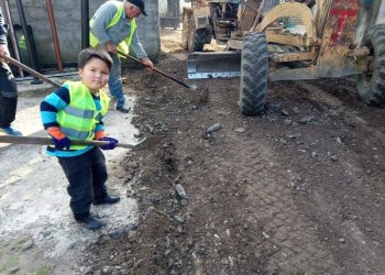 “5 წლისაა სულ, ყაზახია, ქართული იცის წყალივით – “ბენლადენიბიძიას” ტრაქტორმა დააინტერესა !” – ფოტო