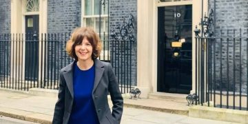 თავში ქვა გიხლიათ.. ოღონდ პარლამენტიდან არ გამოვიდნენ და მიშას დასაწყნარებლად მზად არიან, ჩანაცვლებით იშიმშილონ – თამარ ჩერგოლეიშვილი