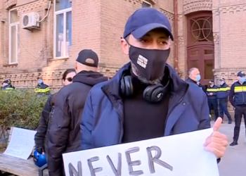 პარტია „დროა“ განათლების სამინისტროსთან  აქციას მართავს